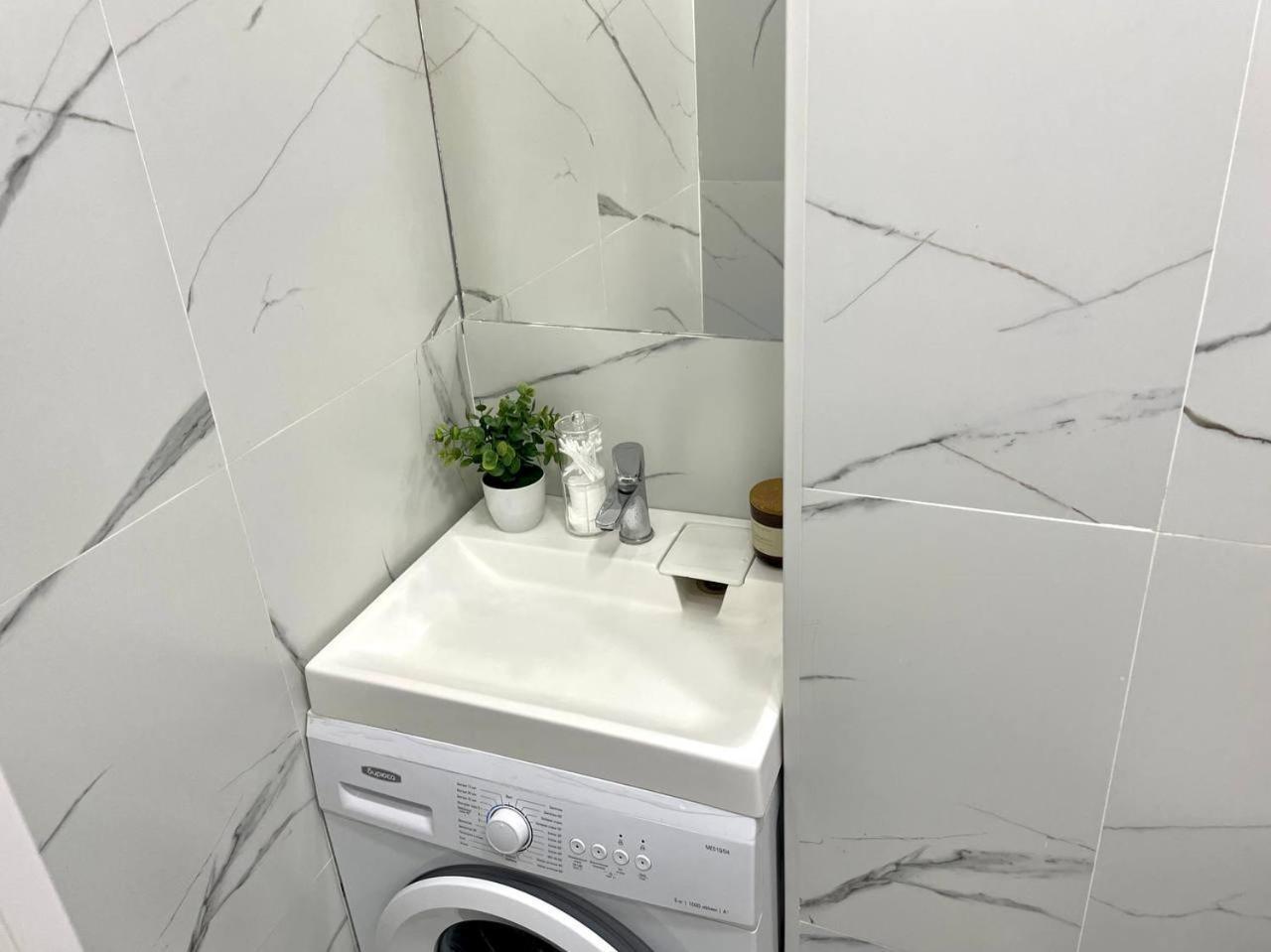 Apartment фридом 5 минут от метро рядом с трц Almaty