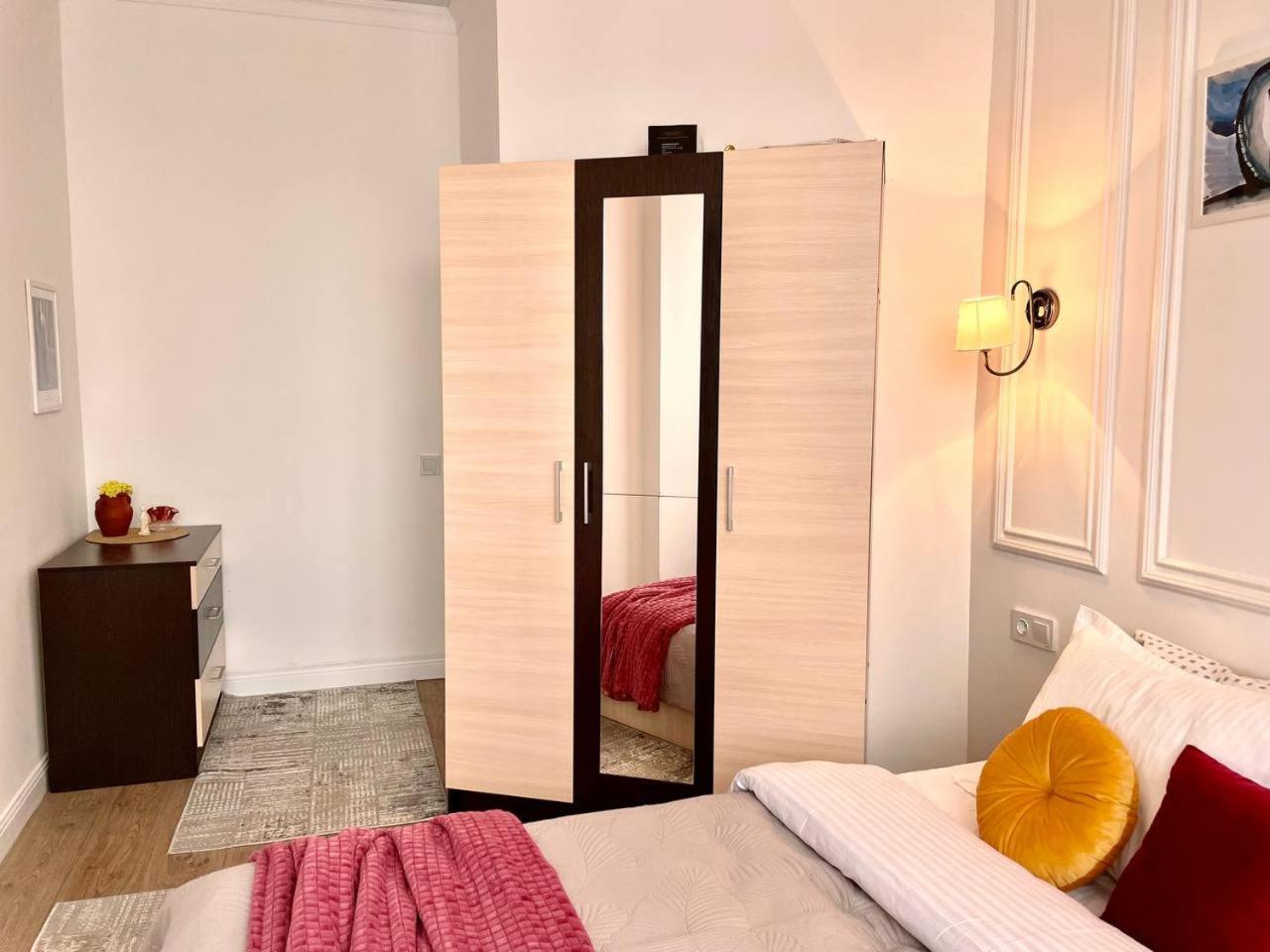 фридом 5 минут от метро рядом с трц Apartment