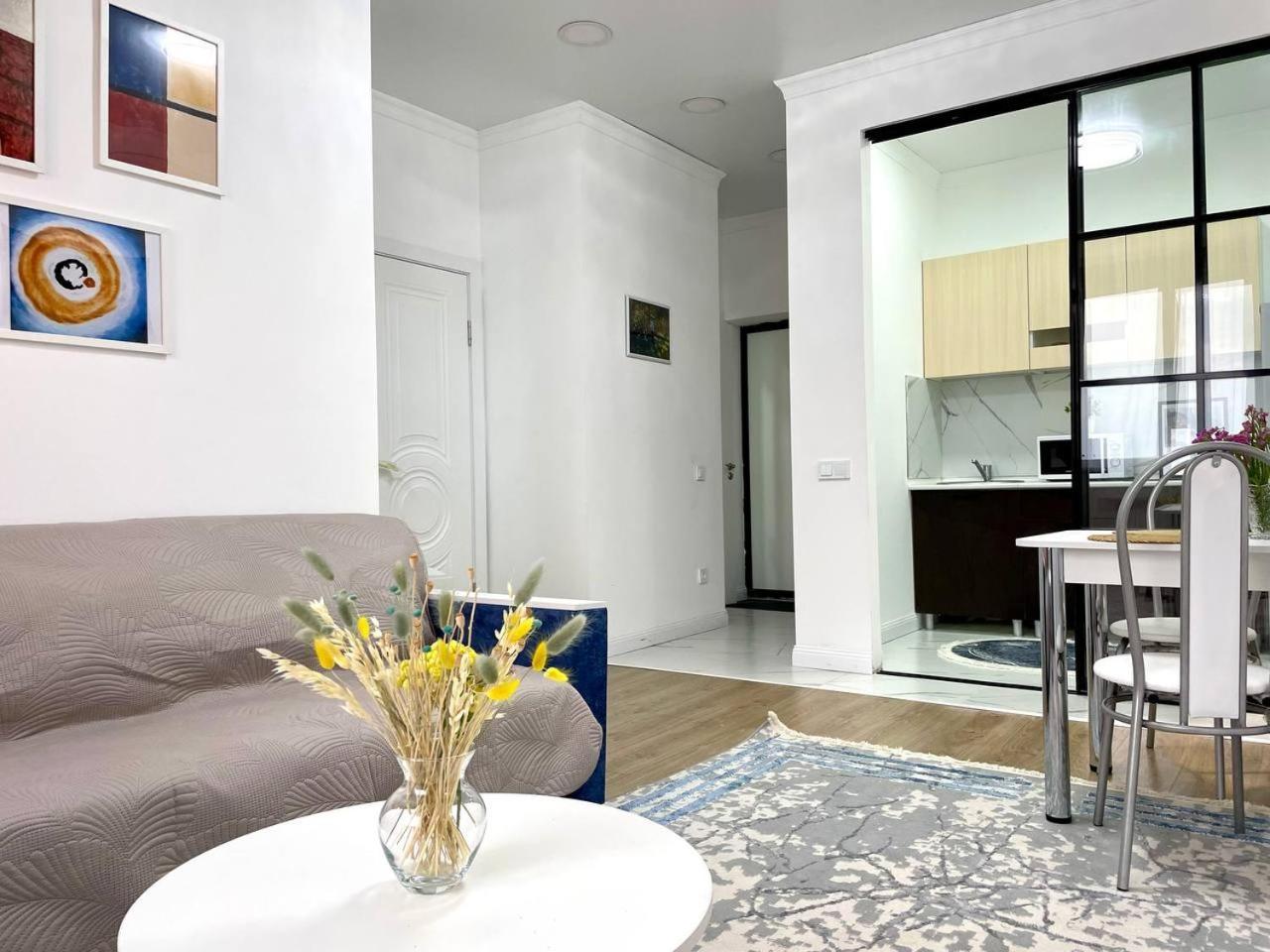 фридом 5 минут от метро рядом с трц Apartment *