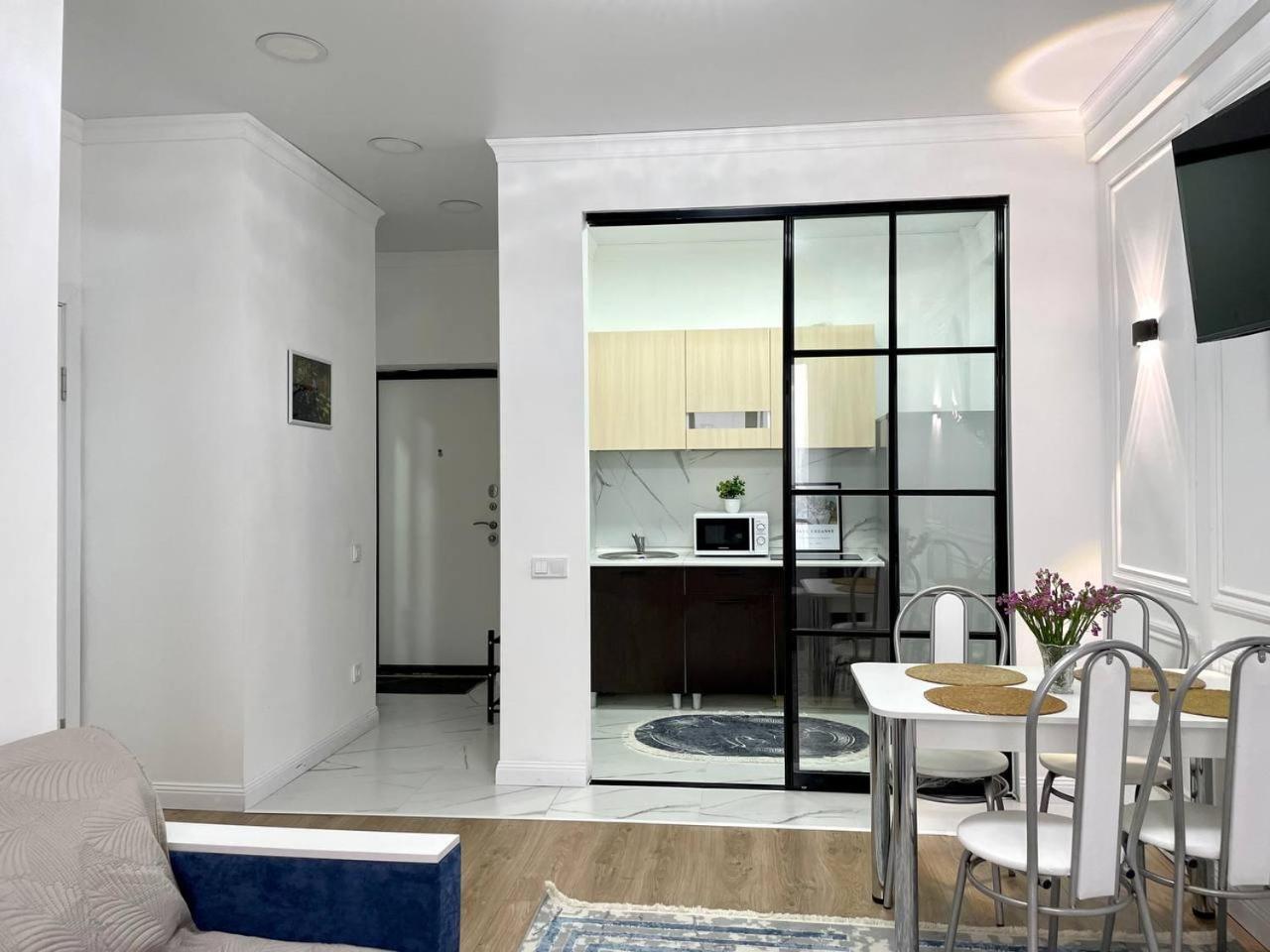 Apartment фридом 5 минут от метро рядом с трц *